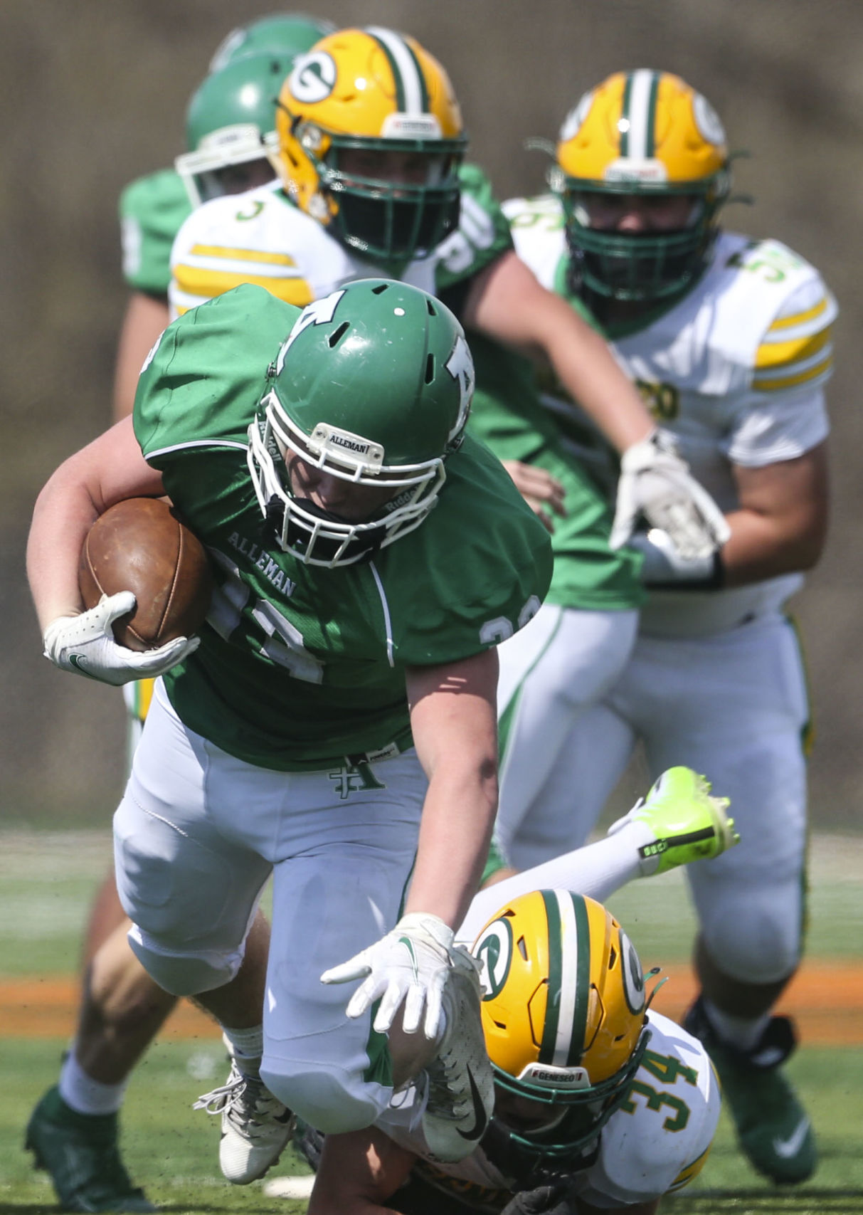 040521-qc-spt-gen-alleman-fball-10.JPG